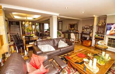 Imagem 6: Casa para Venda - 380m², 4 dormitórios, sendo 2 suites, 4 vagas - Três Figueiras