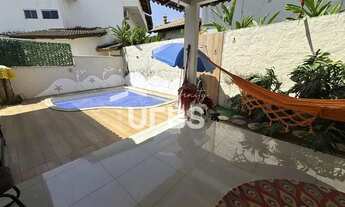 Imagem 7: Casa térrea com aquecimento solar na piscina, banheiros e luminárias