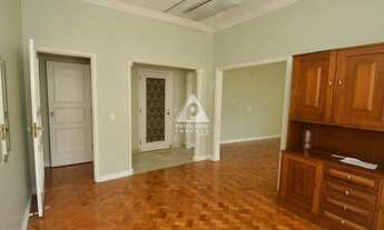 Imagem 10: Apartamento amplo com vaga, vista livre e sol da manhã a venda em Copacabana!