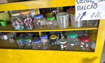 Imagem 2: Vende-se balcão de mercearia em perfeito estado já vem com gaveta