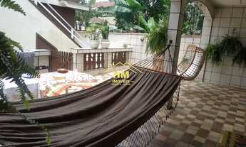 Imagem 6: CASA ISOLADA l 5 DORMITÓRIOS l COM SOBRADO NOS FUNDOS l 3 SUITES l VILA MELO l SÃO VICENTE