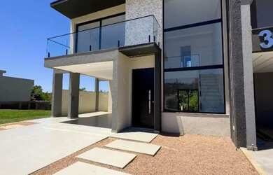 Imagem 2: Viva com Elegância e Conforto: Residência Espaçosa em Localização Privilegiada!