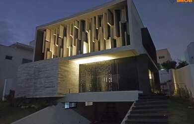 Imagem 2: Casa Duplex para Venda, 4 Suítes, 5 Banheiros, Área Total de 300 m², em Condomínio Fechado