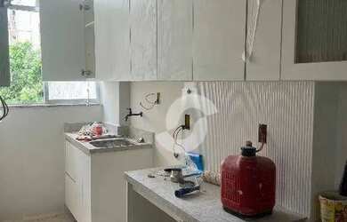 Imagem 7: No coração de Icaraí, este apartamento de 2 quartos totalmente modernizado