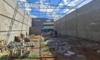 Imagem 5: Galpão comercial em fase de construção de 400m² com 02 banheiros para locação - Vila Brasi