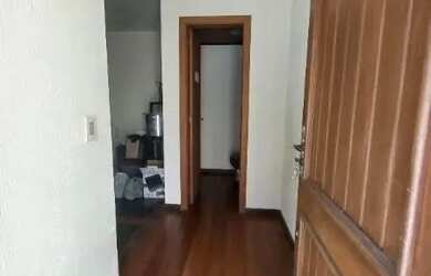 Imagem 2: Casa em Porto Alegre, no bairro Ipanema, com 3 dormitório(s), e 3 banheiros, à v