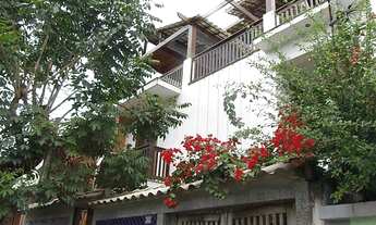 Imagem: Charmoso quarto com banheiro individual