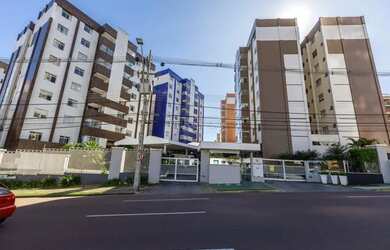 Imagem 2: APARTAMENTO ENSOLARADO E SUPER BEM LOCALIZADO. SALA COM SACADA ENSOLARADA E CHURRASQUEIRA