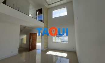 Imagem 4: Casa duplex com 4 quartos, sendo 2 suítes. Piscina com deck molhado. Cabo Frio