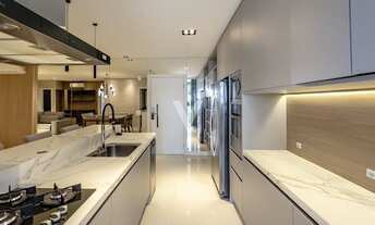 Imagem 6: Andar alto, linda vista mar a 150 metros do mar na Brava, alto padrão mobiliado