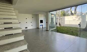 Imagem 2: Sobrado de esquina com amplo quintal bairro alto Curitiba