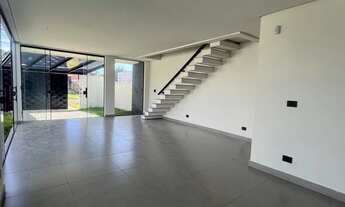 Imagem: Sobrado de esquina com amplo quintal bairro