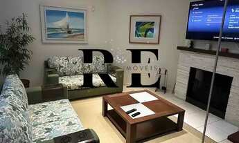 Imagem 6: Casa Ampla com Piscina e Lareira para Locação Anual em Daniela - 300 m² de Conforto e Laze