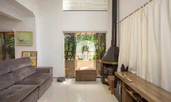 Imagem 4: CASA ENSOLARADA À VENDA - 3 SUÍTES E TERRENO PRIVATIVO GRANDE EM CONDOMÍNIO NO BACACHERI