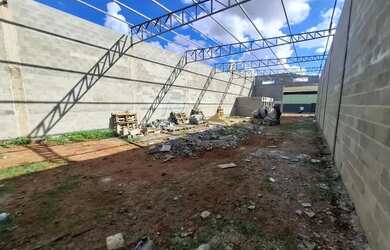 Imagem 4: Galpão comercial em fase de construção de 400m² com 02 banheiros para locação - Vila Brasi