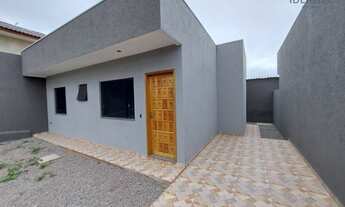 Imagem 2: Casa com três quartos e suíte, imóvel com amplo quintal - São Marcos - São José dos Pinhai