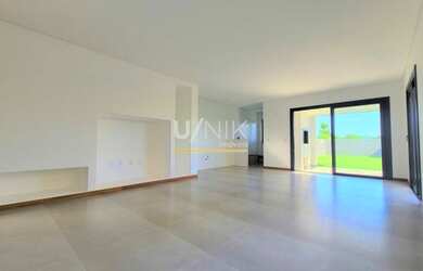 Imagem 4: Casa Excelente com 4 quartos sendo um ampla suíte , vista para o verde , bom jardim e boa