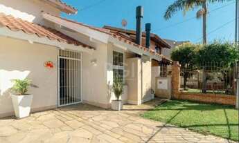 Imagem: Belíssima casa com arquitetura moderna