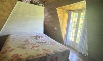 Imagem 2: Vendo madeiramento desse chalé p/ retirar do local