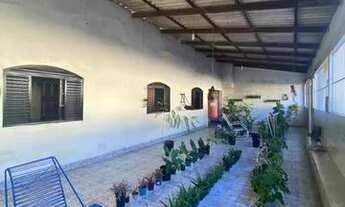 Imagem 3: Casa em Localização Privilegiada com Apartamento nos Fundos!!!