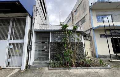 Imagem 2: Casa à venda na Avertano Rocha 2/4(s) + studio e quintal por 640 mil