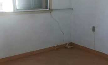 Imagem 3: Bom apartamento no 10º andar, lateral, com orientação solar norte e área útil de 76m². O i