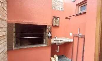 Imagem 6: Casa em Porto Alegre, no bairro Ipanema, com 3 dormitório(s), e 3 banheiros, à v