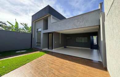 Imagem 2: Casa Casa de Rua com 3 Quarto(s) e 4 banheiro(s) à Venda, 175.00 por R$ 850000.00 no setor