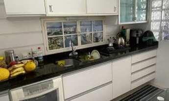 Imagem 7: Apartamento amplo, com vista mar e sacada com churrasqueira a carvão, prédio com área de l