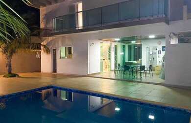 Imagem 2: Sobrado para venda tem 397 metros quadrados com 4 quartos em Jardim Karaíba - Uberlândia