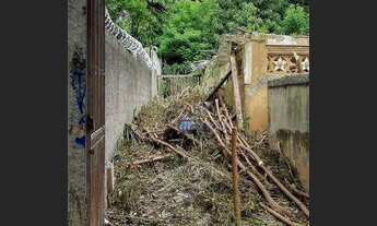 Imagem 2: ÓTIMO TERRENO com ponto de ônibus em frente