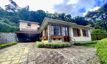 Imagem 2: Casa para venda possui 3000 metros quadrados com 3 quartos em Granja Guarani - Teresópolis
