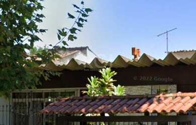 Imagem 2: Casa de três dormitórios, suíte e quatro vagas de garagem junto ao shoping Iguatemi, no ba