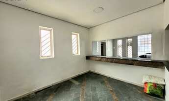 Imagem 4: Casa comercial ara locação, salão amplo, 5 salas, 4 banheiros, 3 vagas, área externa de 20