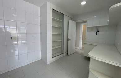 Imagem 7: Apartamento para aluguel e venda possui 210 metros quadrados com 4 quartos