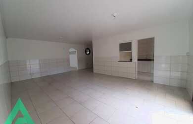 Imagem 2: Excelente casa comercial, no Bairro Jardim Blumenau!