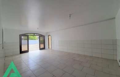 Imagem 4: Excelente casa comercial, no Bairro Jardim Blumenau!