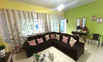 Imagem: Linda casa com piscina e edícula