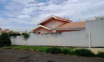 Imagem 2: Vendo casa grande próximo do centro,com 5 peças e 3 banheiros. Faça visita !!