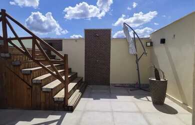 Imagem 6: Casa 3/4 sendo duas suítes closet, piscina no primeiro andar