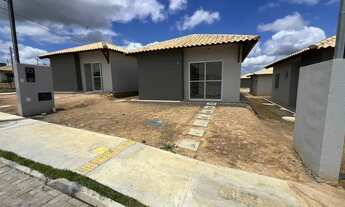 Imagem: Casa 2/4 solta dos dois lados, próximo