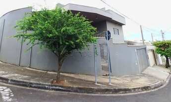 Imagem 2: Casa com 3 Quartos e Piscina para alugar - Residencial Palestra