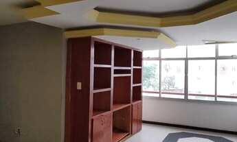 Imagem 2: Imóvel amplo, em frente a praça do Imbuí. Ótima localização!!!