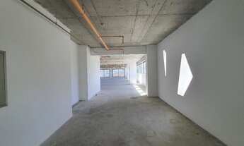 Imagem 4: Laje Comercial com 316 m² de área útil em vão livre e 02 Banheiros com 02 cabines em cada