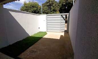 Imagem 2: Casa para venda possui 79800 metros quadrados com 2 quartos em Parque Santa Rita - Goiânia