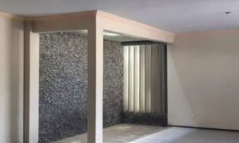 Imagem 2: Casa com 6 quartos, à venda na Av. Oliveira Paiva, Cidade dos Funcionários