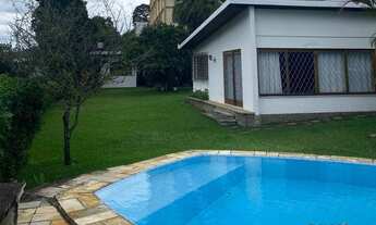 Imagem: Casa linear com piscina e 3 quartos