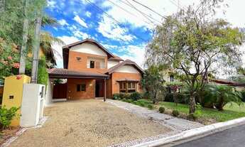 Imagem 4: Casa em condomínio para venda possui 330 metros quadrados com 4 suítes