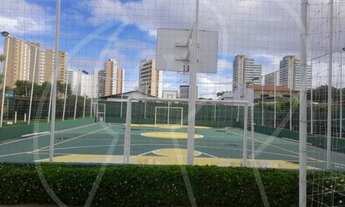 Imagem 6: Ótima localização, imóvel com 02 suítes, varanda com cortina de vidro, sala, móveis projet