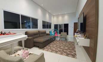 Imagem: Casa térrea com 3 dormitórios localizada